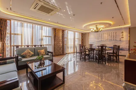 Days Inn by Wyndham Business Place Goldwin Yantai Отели рядом с достопримечательностью «Yantai Natural Museum»