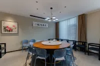 Shaojian Banshushe B&B (Lujiang Tangchi Hot Spring Resort)