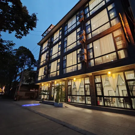 Dujiangyan Anyin Chuntang Hotel (High speed railway station in Qingcheng Mountain Scenic Area)