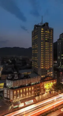 Howard Johnson Tianyi Hotel Guizhou (Guiyang North Railway Station Qianlingshan Park)