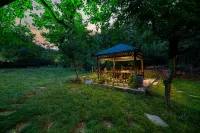 Yuntai Mountain Yingshan Red · Green Grassland Resort Hotel