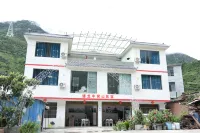 Luding Panlong Niubeishan Homestay Hôtels à proximité de : Lengqizhen Passenger Transport Terminal
