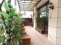 Floral Hotel· Qixia Resort Hotel (Penglai Beach Shop) Các khách sạn gần Bằng Lai