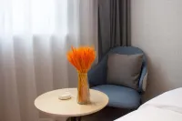 Homeinn Hotel (Xishuangbanna Jinghong Peacock Lake) Hotel in zona Jinghong Passenger Bus Station