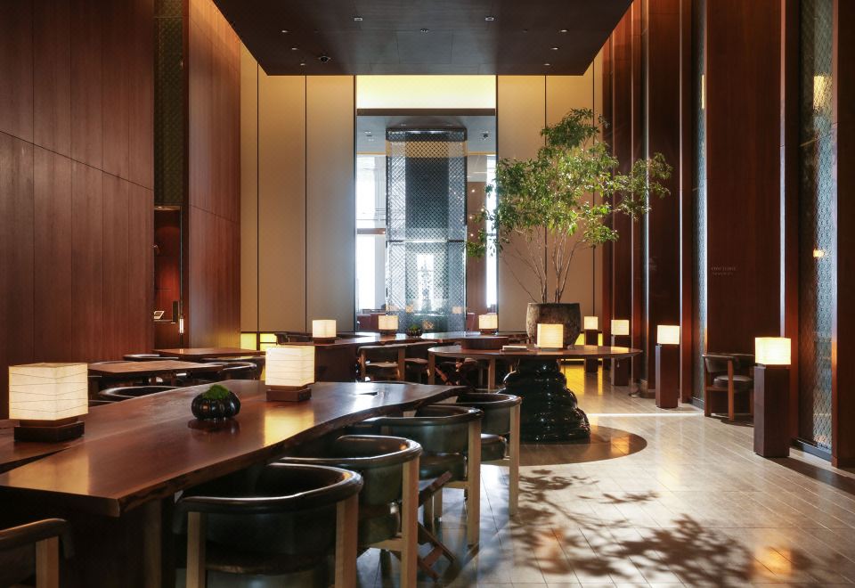 2. 안다즈 도쿄 토..