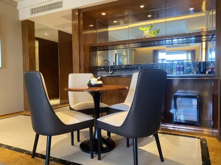 Phoenix Lake International Resort Hotel