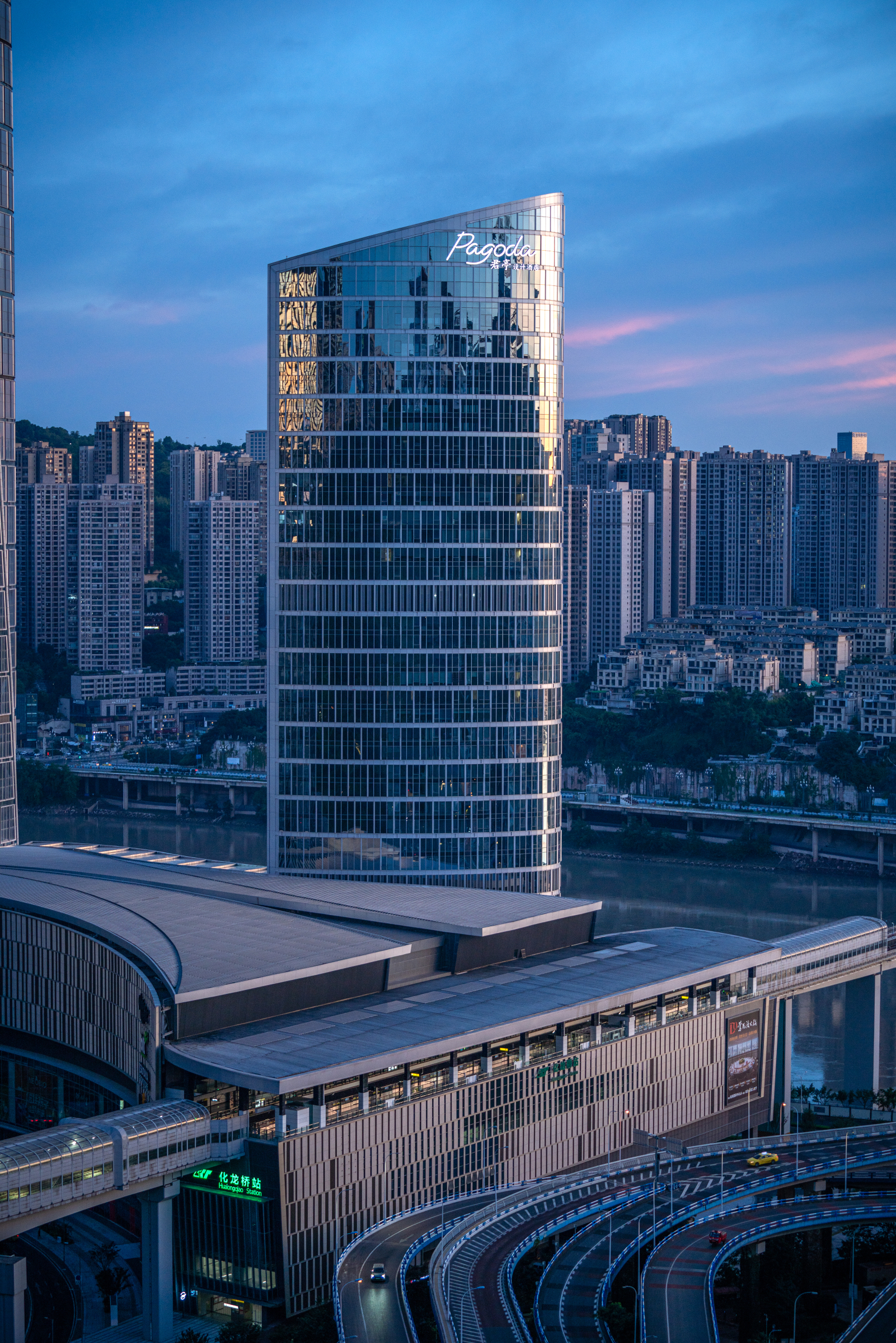 Pagoda Hotel Chongqing International  Land-sea (Corporate Avenue ) Over view