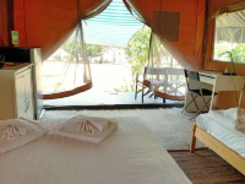 ไนยวาชา เต็นท์ เกาะหมาก โรงแรมในเกาะหมาก