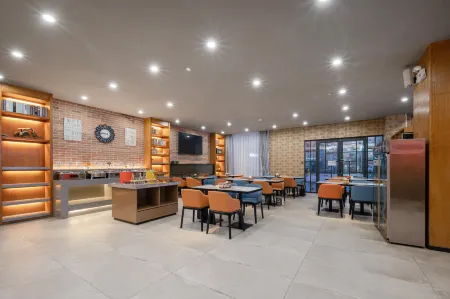 AEOC COFFEEJame Joyc Coffetel (Guangzhou South Railway Station Qifu New Village) Отели рядом с достопримечательностью «Panyu Museum»