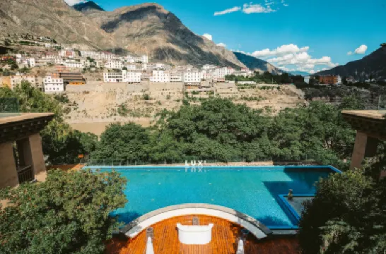 LUX* Tea Horse Road Benzilan Hotels near Benzilan Town