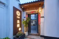 Floral Hotel·Liangqi Hotel (Chaozhou Ancient Town Pai Fang Street Store)