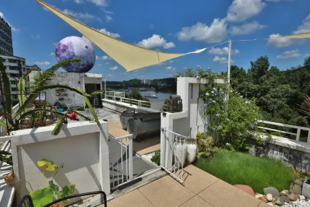 Leshan Futai Homestay (Zhanggong Bridge)