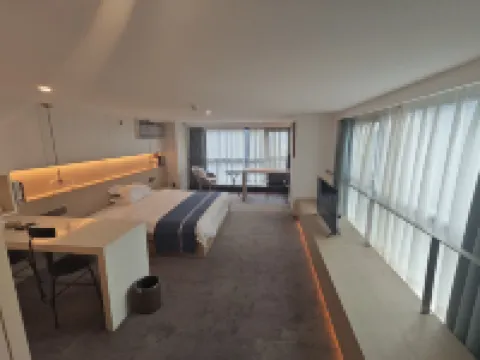 艾上輕居城市民宿（莫幹山海洋城店）