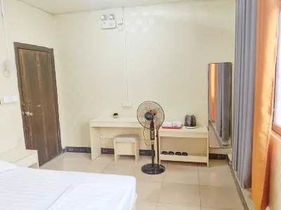 No. 8 Apartment (Baoshi Road) Hotels in Qishi Town