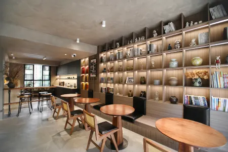 SilentSpaceHomestay·zhujiajian store Отели рядом с достопримечательностью «Great Yuantong Palace»