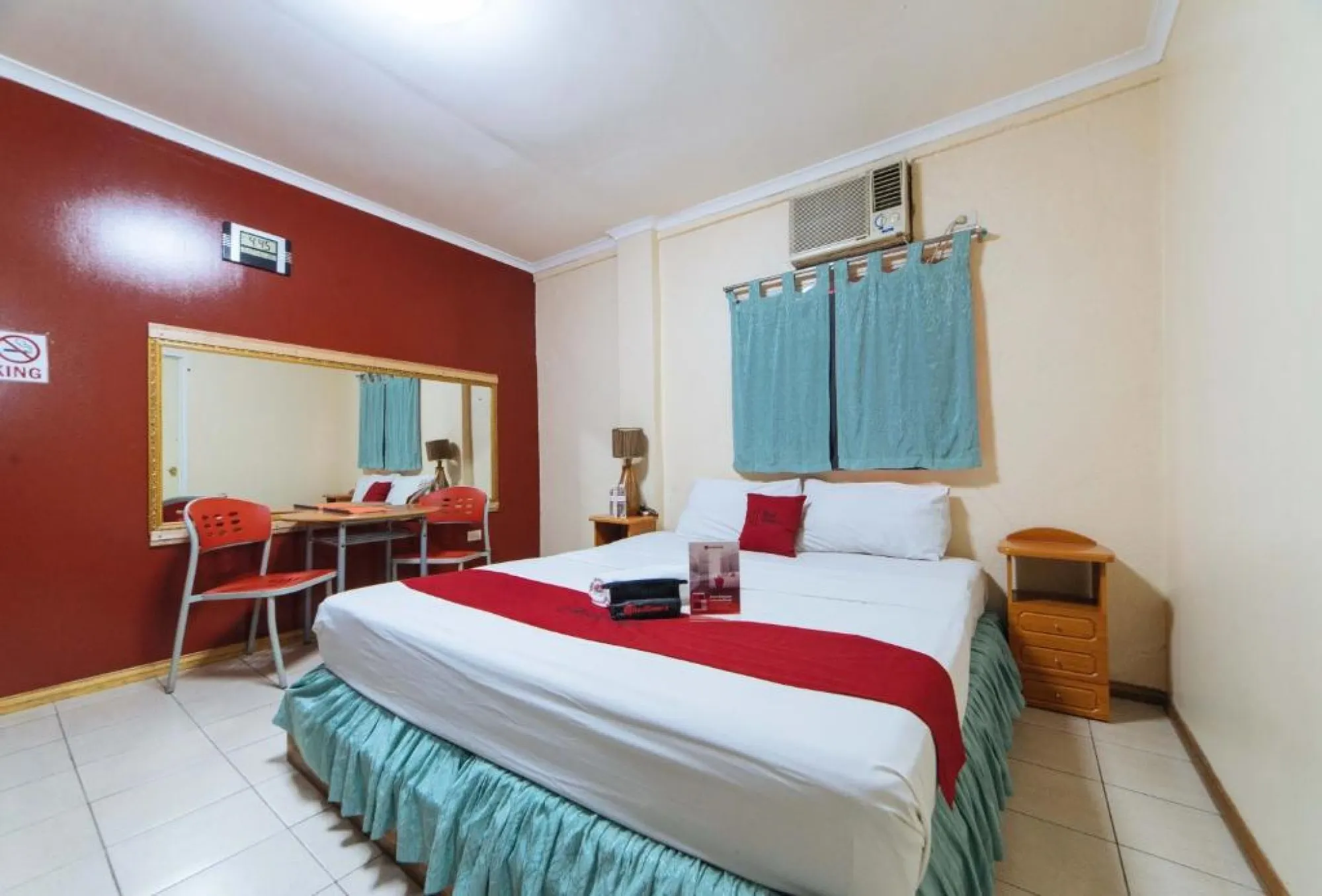 RedDoorz @ Clarkview 21st Street Angeles City Kamar Photos