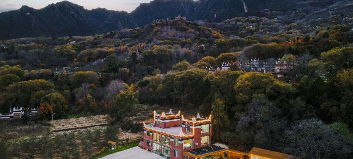 Banshan Courtyard · Looking Up at the Stars · Holiday Hotel Hotel di Danba