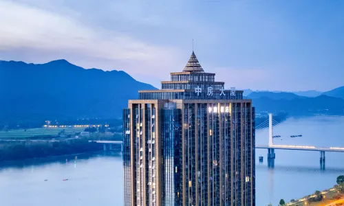 Tonglu Fuchun River Rosery Hotel