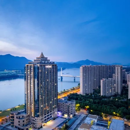 Tonglu Fuchun River Rosery Hotel
