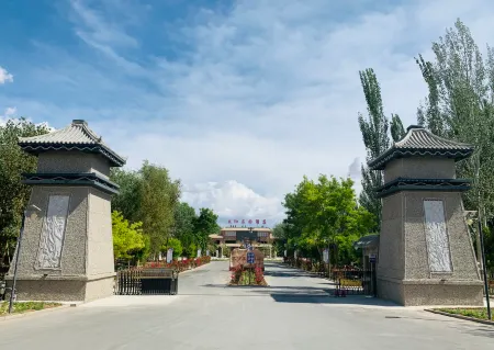 Sun Spring Hotel Dunhuang Отели рядом с Аэропорт Дуньхуан