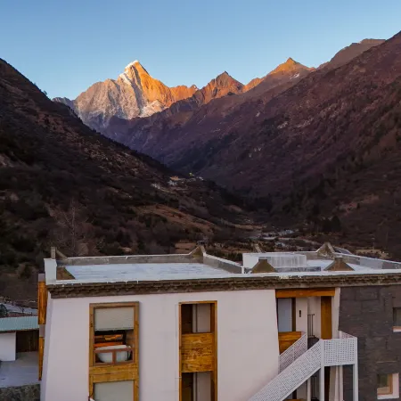 Siguniang Mountain and other winds come to the snow mountain B&B