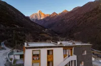 Siguniang Mountain and other winds come to the snow mountain B&B