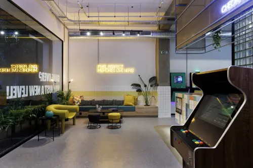 Retroverse Eccentric Stay