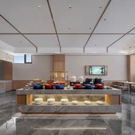 QIANNA HOTEL GLORIOUS  (Ruzhou Railway Station)