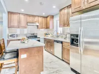 Renovated Rooms 10-min to Finch Subway Near Yonge St Hotels in Toronto