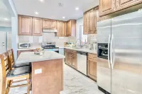 Renovated Rooms 10-min to Finch Subway Near Yonge St Hotels in Thornhill