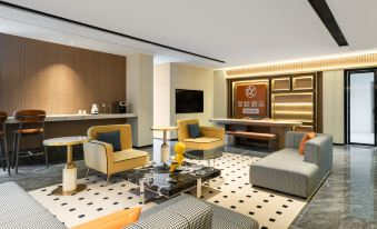 StarwayHotel(GuiLin Two Rivers and Four Lakes &Xiangshan Scenic Area))) )