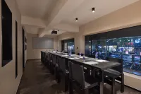 帕瑞思·摩卡酒店colorfullifehasmorethanside（椒江康平路店）