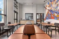 堪薩斯城市中心十字路口歡朋套房飯店