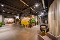 Vienna House Easy by Wyndham Amsterdam Airport Hotels in Хуфдорп