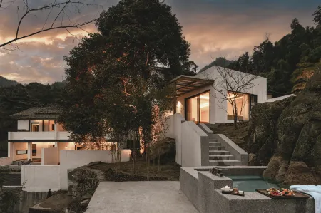 Anlan Creek Spring B&B Отели рядом с достопримечательностью «Xixin Temple»