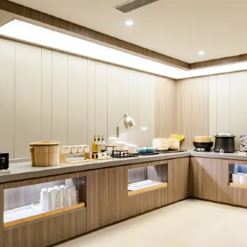 HanTing Hotel(Zhaoge Ruins Park Hotel Hebi )