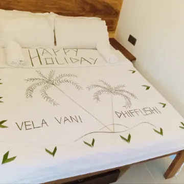 Turtle Hive - Velaa Vani