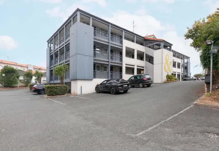 B&B Hotel Bayonne Отели рядом со станцией Bayonne Station