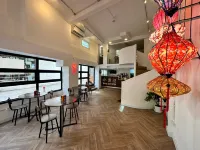 The White Den Sukhumvit 44