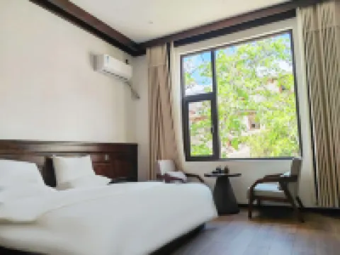 Deqin Zongyam Mountain Residence Hotels in Deqin