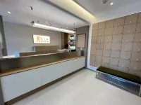 뤼샤오만 뉘성 칭녠뤼서（바이자후지하철역）