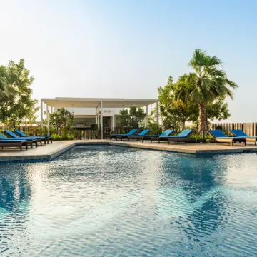Radisson Hotel Dubai, Damac Hills Отели рядом с достопримечательностью «Комплекс Дубай-Студио-Сити»