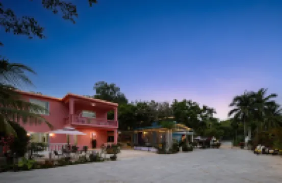 Haishu Yuntian · Seaside Pool Resort (Near Nanshan Temple & Guanyin of the South Sea) โรงแรมใกล้วัดนานชาน