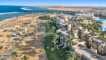 Pickalbatros Oasis Port Ghalib Отели рядом с достопримечательностью «Bridge of Royal Tulip Beach Resort»