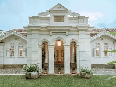 Maniumpathy Hotel