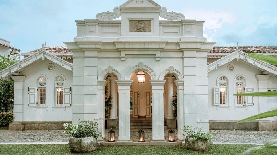 Maniumpathy Hotel