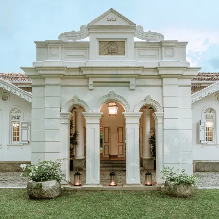 Maniumpathy Hotel