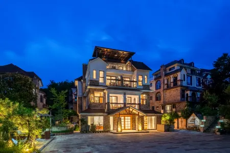 Chongqing Fairy Maiden Mountain Peach Blossom Land B&B Отели рядом с достопримечательностью «Three Natural Bridges»