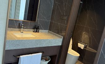 Xinhai International Hotel (Tianshui South Station Shengda Plaza Branch)