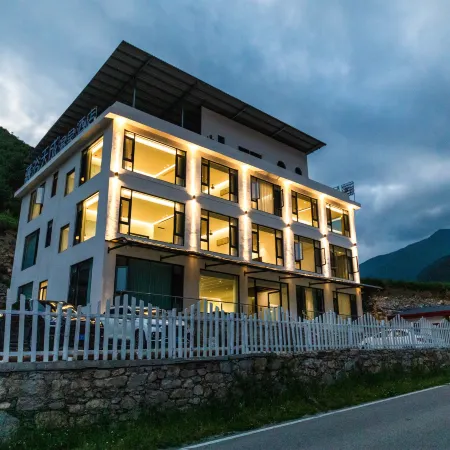 Kangding Cave Hot Spring Hotel